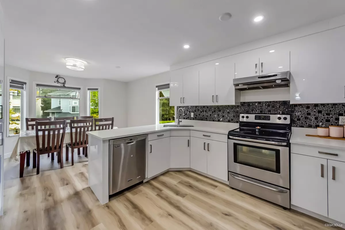 Surrey, BC V3R 1N1,15550 89 AVE #1