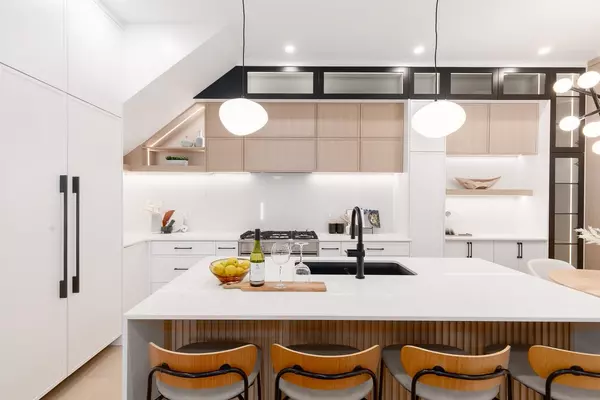 Vancouver, BC V5Y 2C7,477 W 20th AVE