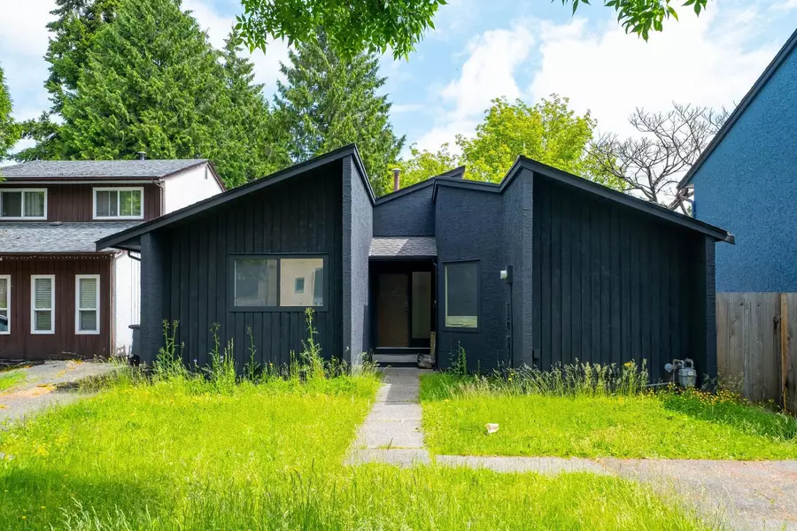 7092 129a ST, Surrey, BC V3W 6T3