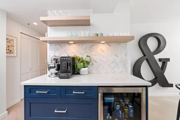 West Vancouver, BC V7V 3S9,565 17th ST #204