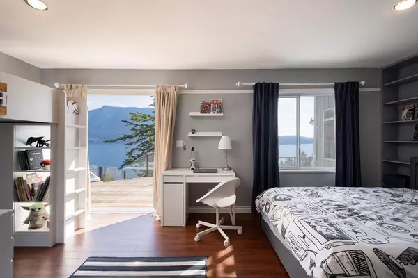 252 Jason RD Bowen Island, BC V0N 1G1