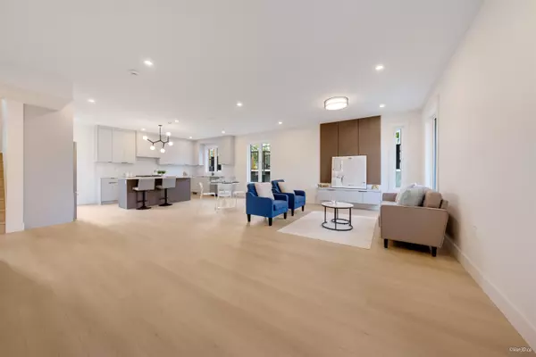 7893 2nd ST #1, Burnaby, BC V3N 0K2
