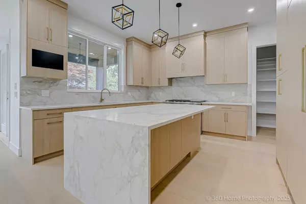 North Vancouver, BC V7J 3C5,3252 Allan RD