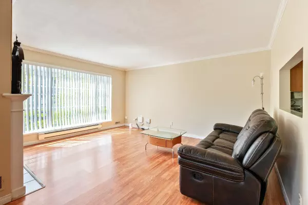 Surrey, BC V3R 4G5,9951 152 ST #202