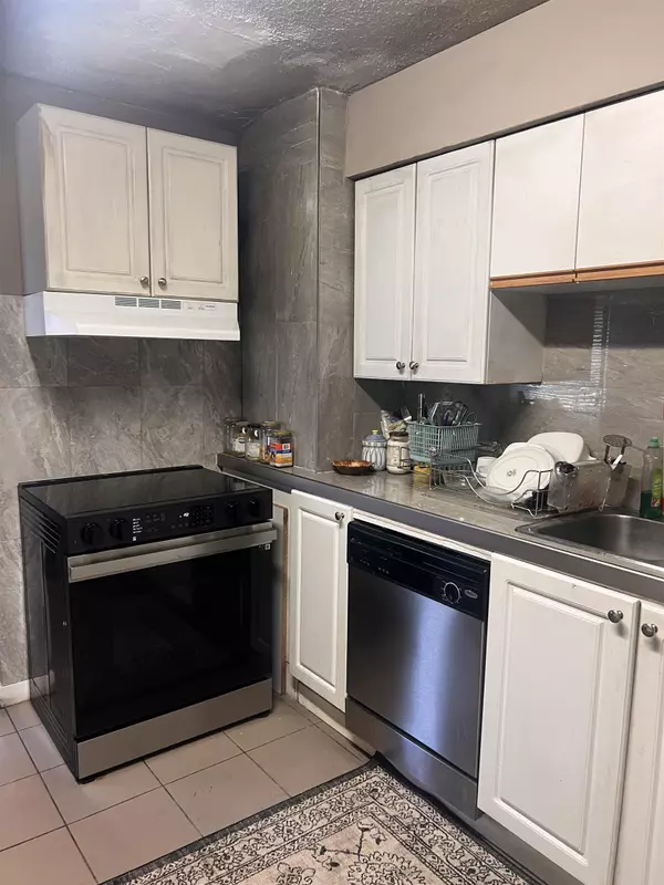2141 Marine WAY New Westminster, BC V3M 2H2