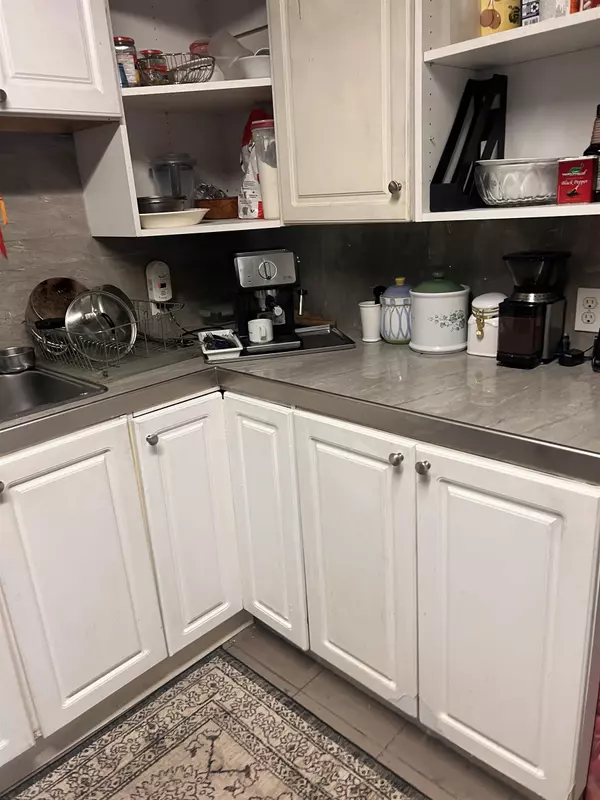 2141 Marine WAY New Westminster, BC V3M 2H2