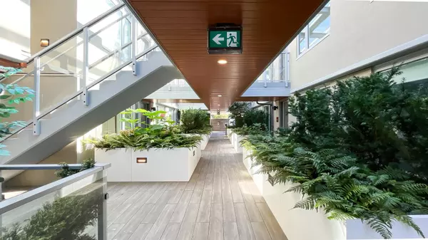 West Vancouver, BC V7T 1B6,1331 Marine DR #205