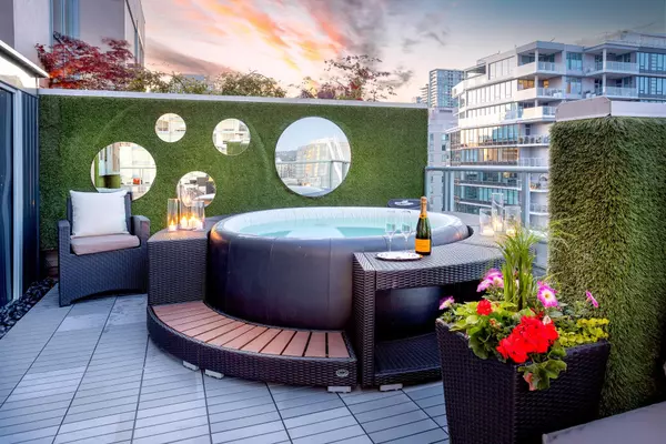 Vancouver, BC V6B 5X6,930 Cambie ST #PH1