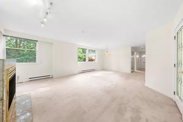 North Vancouver, BC V7P 2L2,2425 Edgemont BLVD #13