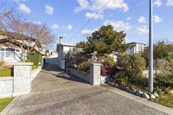 Burnaby, BC V5B 2L7,6771 Winch ST