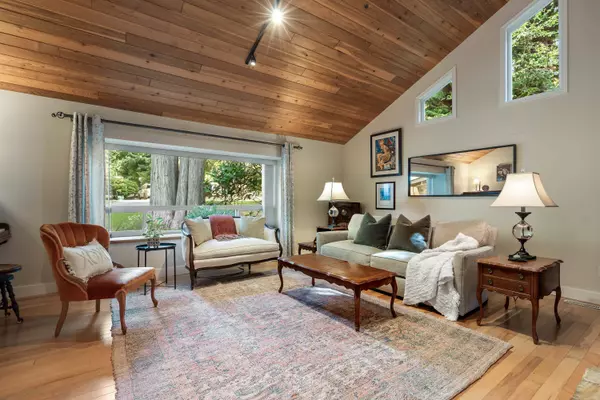 Surrey, BC V4A 6R9,13247 17a AVE