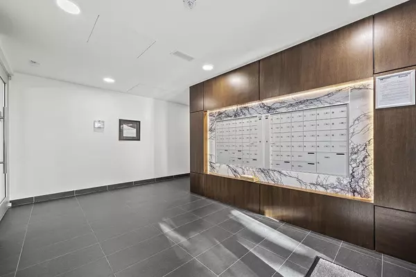 Vancouver, BC V5Z 2Z5,5058 Cambie ST #104