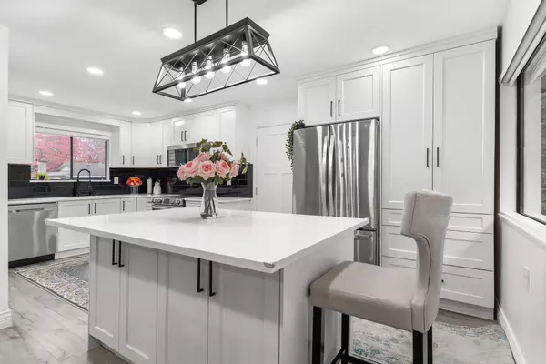 Surrey, BC V3R 7L2,14498 92 AVE