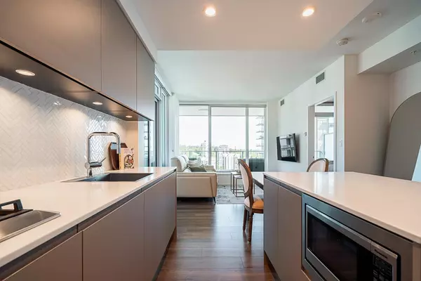 3833 Evergreen PL #2401 Burnaby, BC V3J 0M2