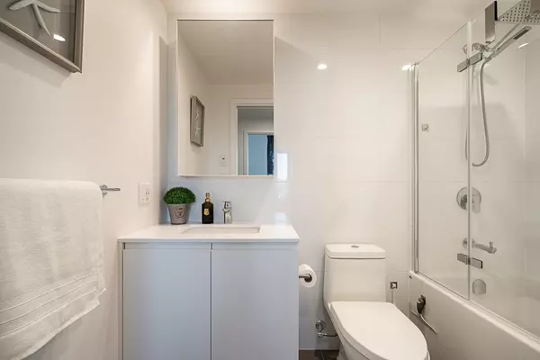 3833 Evergreen PL #2401 Burnaby, BC V3J 0M2