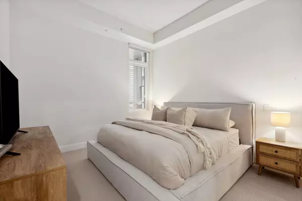 6693 Nelson AVE #203 West Vancouver, BC V7W 2B2