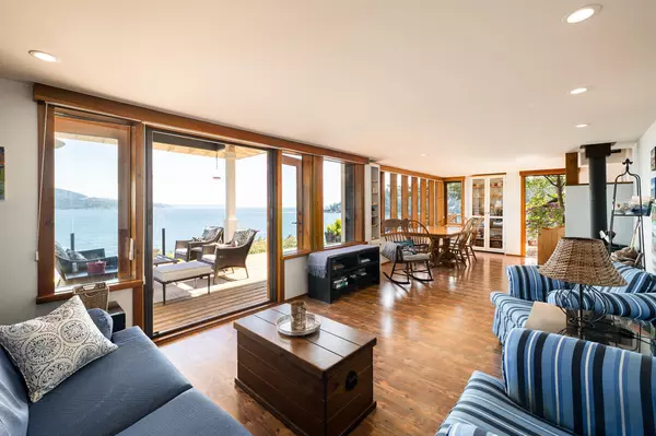 1477 Cleator RD Bowen Island, BC V0N 1G1