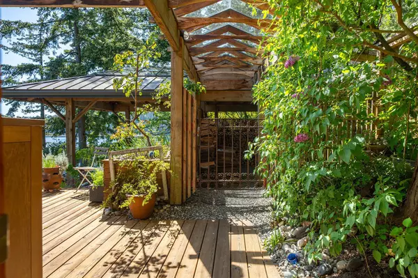 1477 Cleator RD Bowen Island, BC V0N 1G1