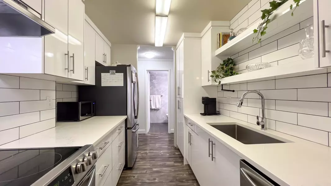 8860 No. 1 RD #225, Richmond, BC V7C 4C2