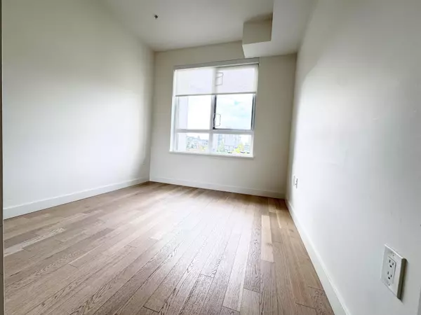 Richmond, BC V6X 0T3,4033 May DR #221