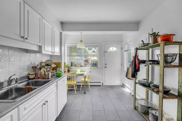 Vancouver, BC V6J 1A3,275 W King Edward AVE