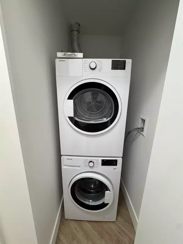 Burnaby, BC V5A 0E9,9228 Slopes Mews #306