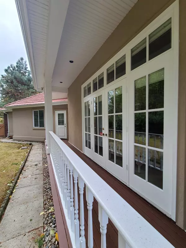 Surrey, BC V4P 2M1,2530 138a ST