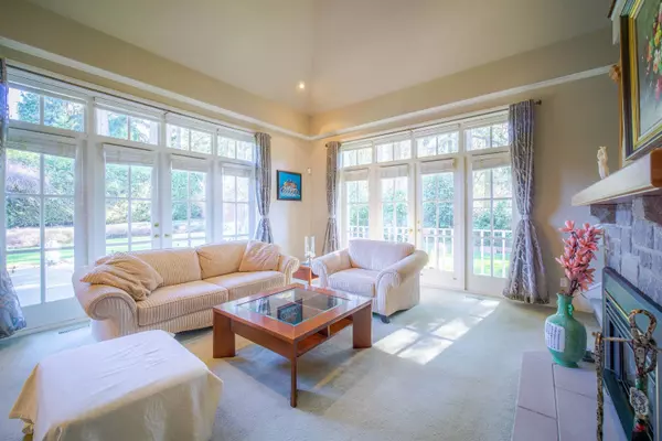 Surrey, BC V4P 2M1,2530 138a ST
