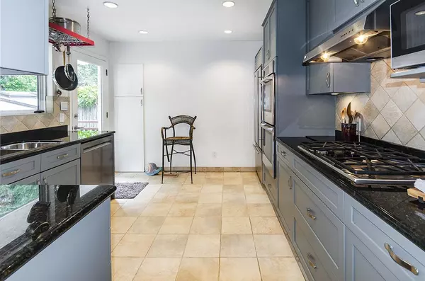 West Vancouver, BC V7S 1A5,19 Glenmore DR