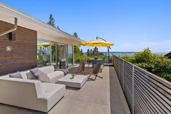 West Vancouver, BC V7V 3J9,4045 Bayridge AVE