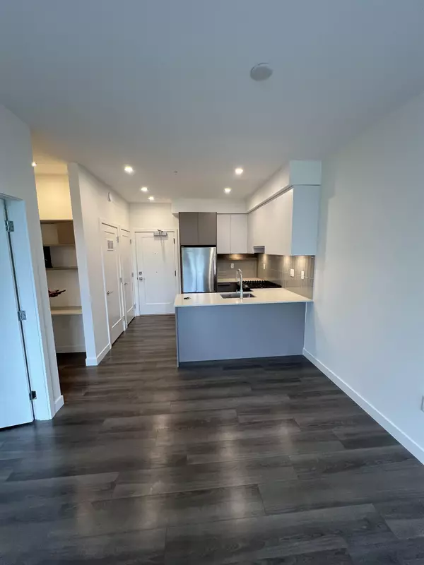 Surrey, BC V3W 3V9,13788 76 AVE #411