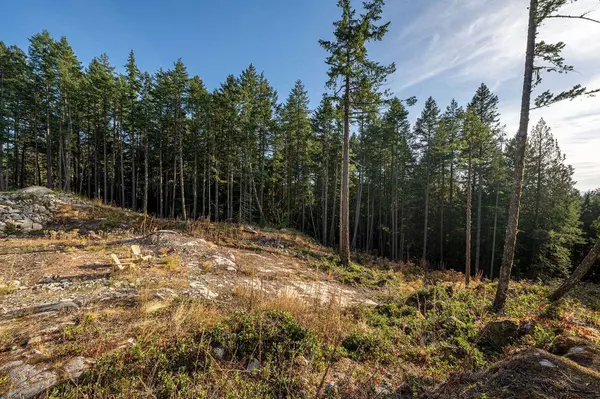 1570 Douglas RD Bowen Island, BC V0N 1G2