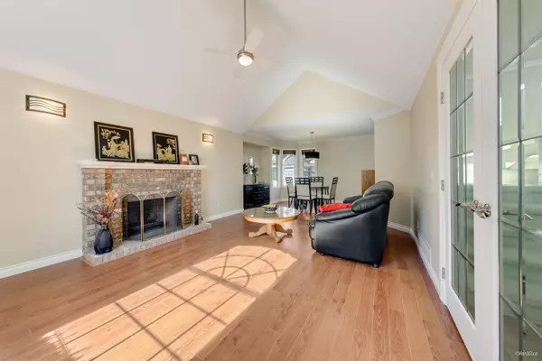 Surrey, BC V4P 1G4,15303 28a AVE