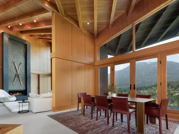 3855 Sunridge CT Whistler, BC V8E 0W1