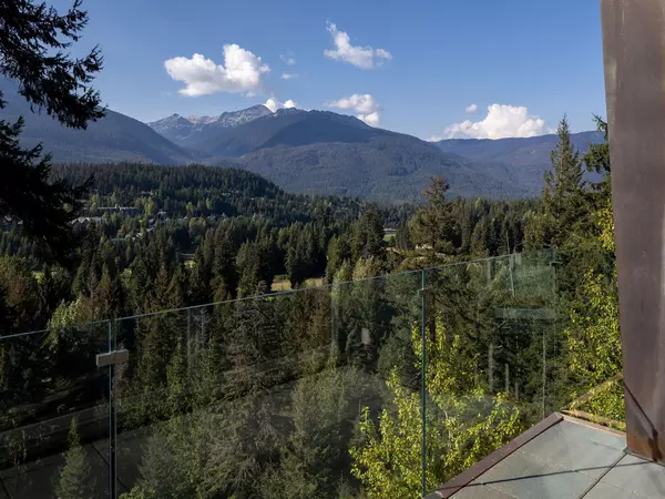 3855 Sunridge CT Whistler, BC V8E 0W1