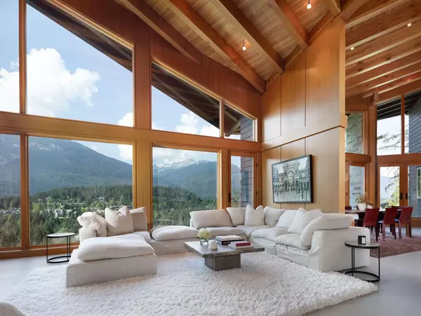 3855 Sunridge CT Whistler, BC V8E 0W1