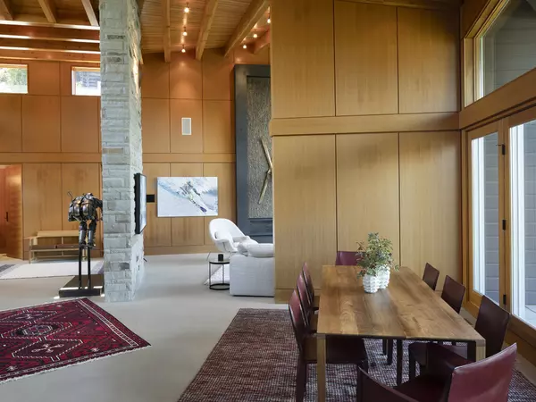 3855 Sunridge CT Whistler, BC V8E 0W1