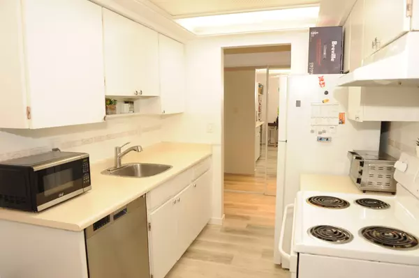 Burnaby, BC V5H 4A1,6669 Telford AVE #106