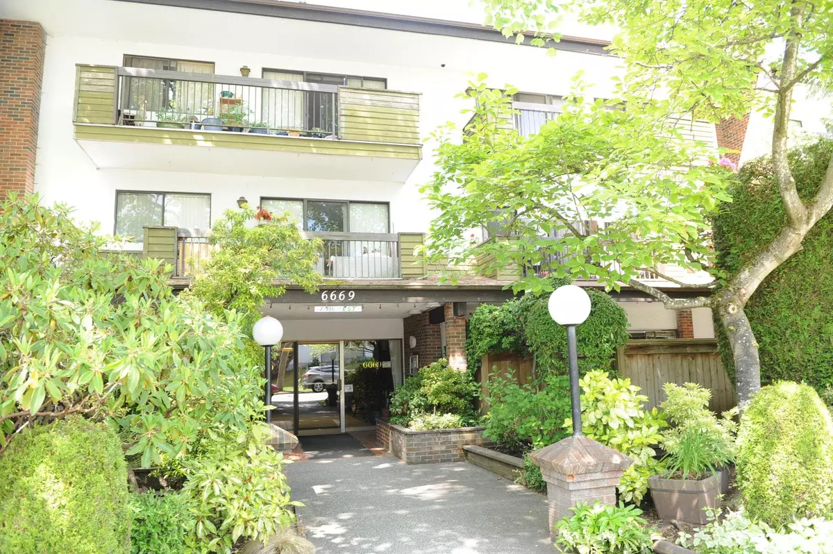 Burnaby, BC V5H 4A1,6669 Telford AVE #106