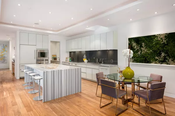 6350 Macdonald ST Vancouver, BC V6N 1E6