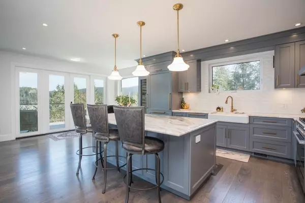 North Vancouver, BC V7G 1Y2,1812 Cardinal CRES