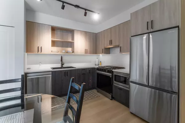 Port Moody, BC V3H 0N4,2002 St. George ST #606