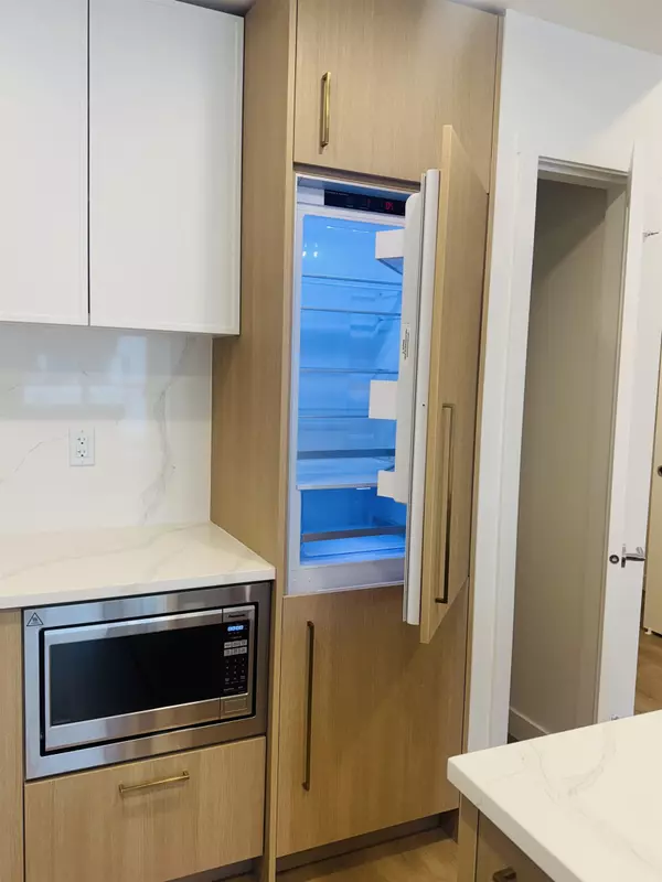 Coquitlam, BC V3K 3X6,375 Clayton Street #413