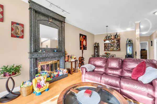 Burnaby, BC V5E 1K3,7017 Elwell ST