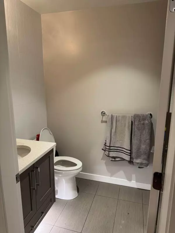 Langley, BC V2Y 0L4,20211 66 Ave #E205