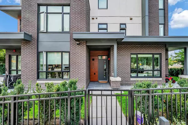 North Vancouver, BC V7P 1Y2,2035 Glenaire DR #101