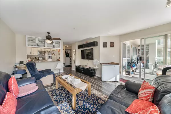 Surrey, BC V3W 1B8,13733 74 AVE #302