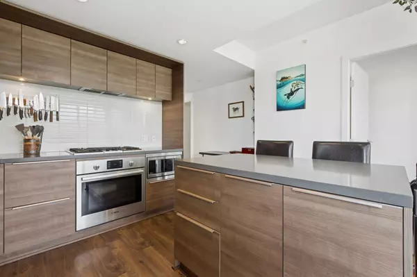 1550 Fern ST #1702 North Vancouver, BC V7J 0A9