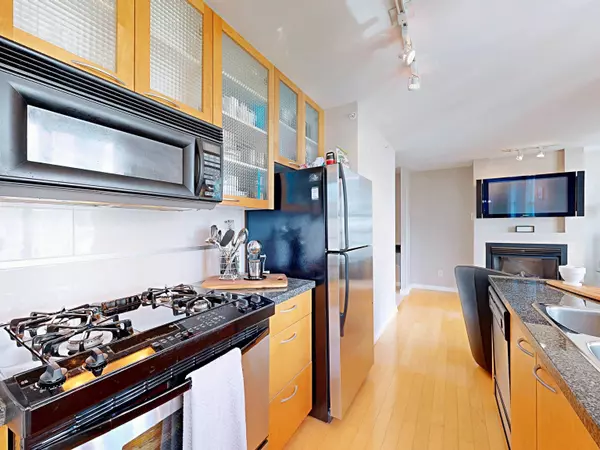 Vancouver, BC V6B 1A8,969 Richards ST #1003