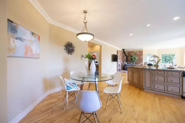 Coquitlam, BC V3E 3M7,1625 Parkway BLVD